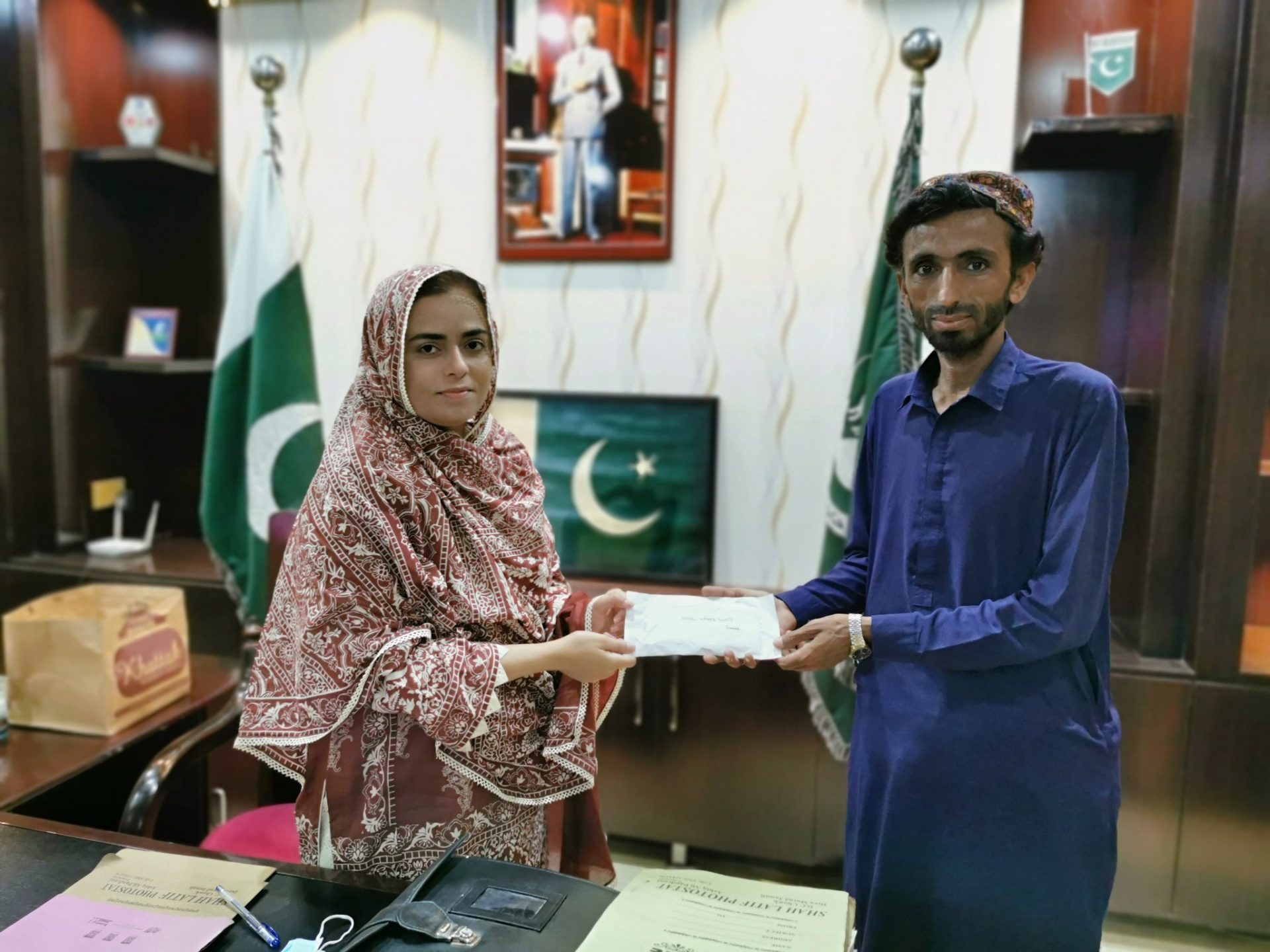 DC Naseerabad Ayesha Zehri hands over cheque to singer Wahab Bugti