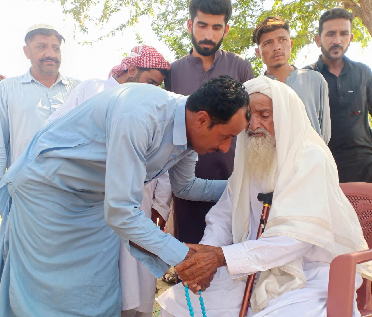82 years old Pakistani shepherd accepts Hajj offer of Javed Afridi